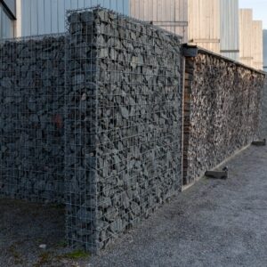 modern-gizlilik-çit-yapımı-gabion-galvanizli-çelik-ızgara-granit-taşlı-min modern-privacy-fence-made-gabion-galvanized-steel-grid-with-granite-stones-min